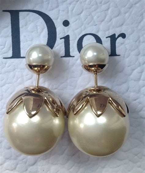 dior mise en earrings.